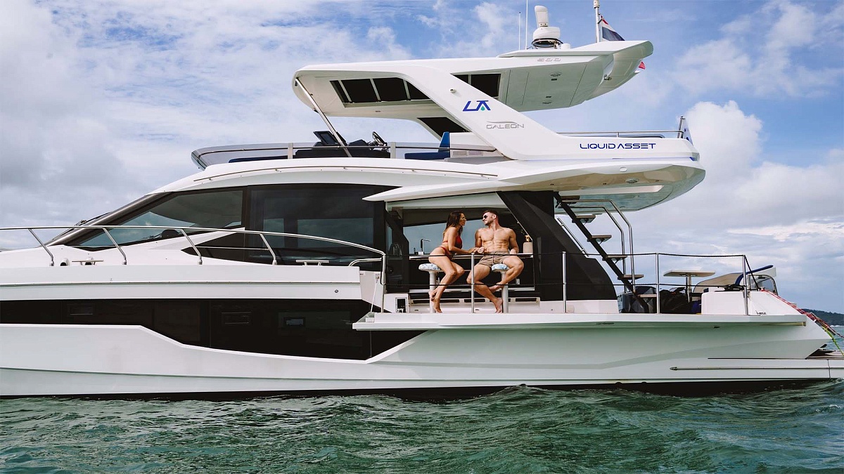 Аренда яхты Galeon 500 с откидными балконами - террасами на Пхукете